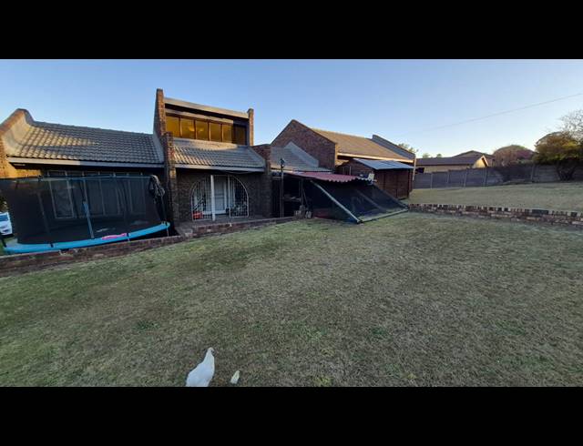 3 BEDROOM HOUSE TO LET IN MODEL PARK